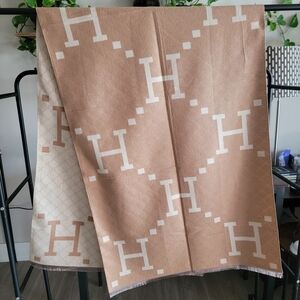 Tan and Cream H Pattern Scarf